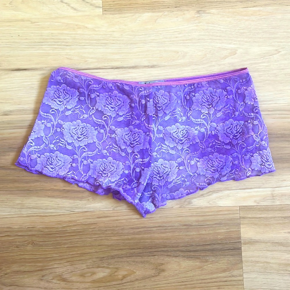 Lace boy shorts 💜 Medium